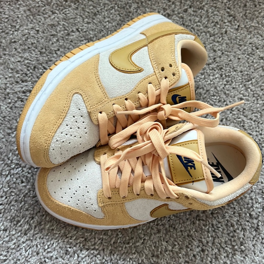 Nike Dunk Size 5 Gold Wheat Suede
